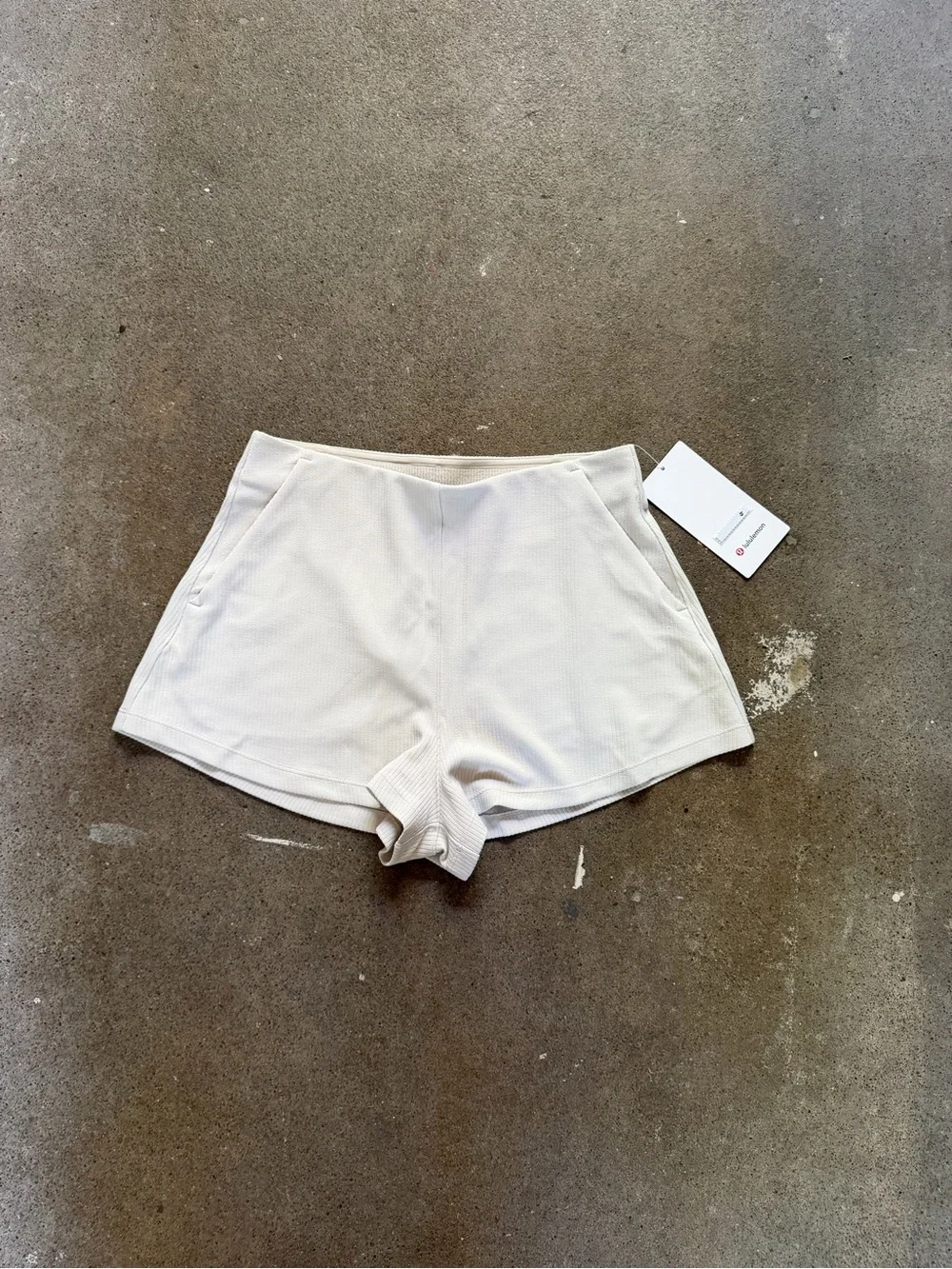 NWT Lululemon Ribbed Softstreme High Rise Short 2